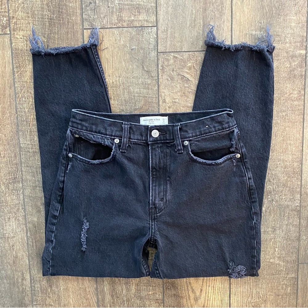abercrombie & fitch the mom high rise black distressed jean 28/6 regular